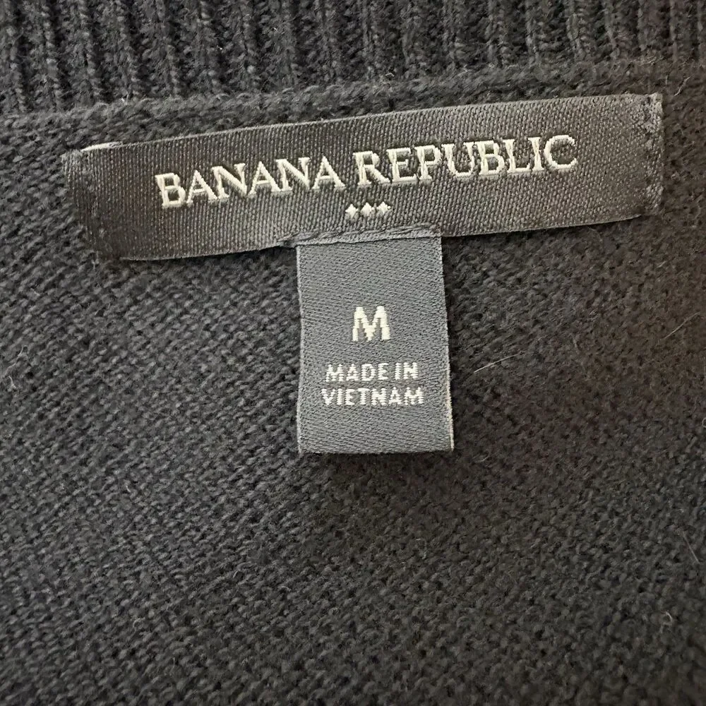 Banana Republic Button Accents Scoop neck Black Sweater Size Medium Womens